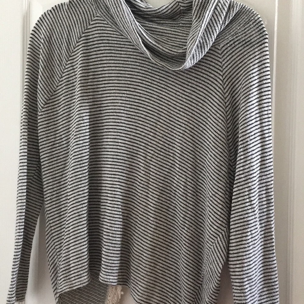 FINAL MARKDOWN 𝅺Charlotte Russe open split back top medium